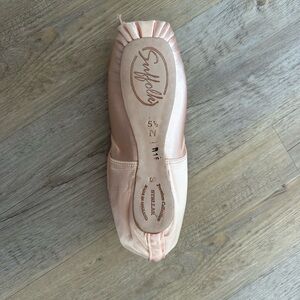 Suffolk stellar pointe shoes